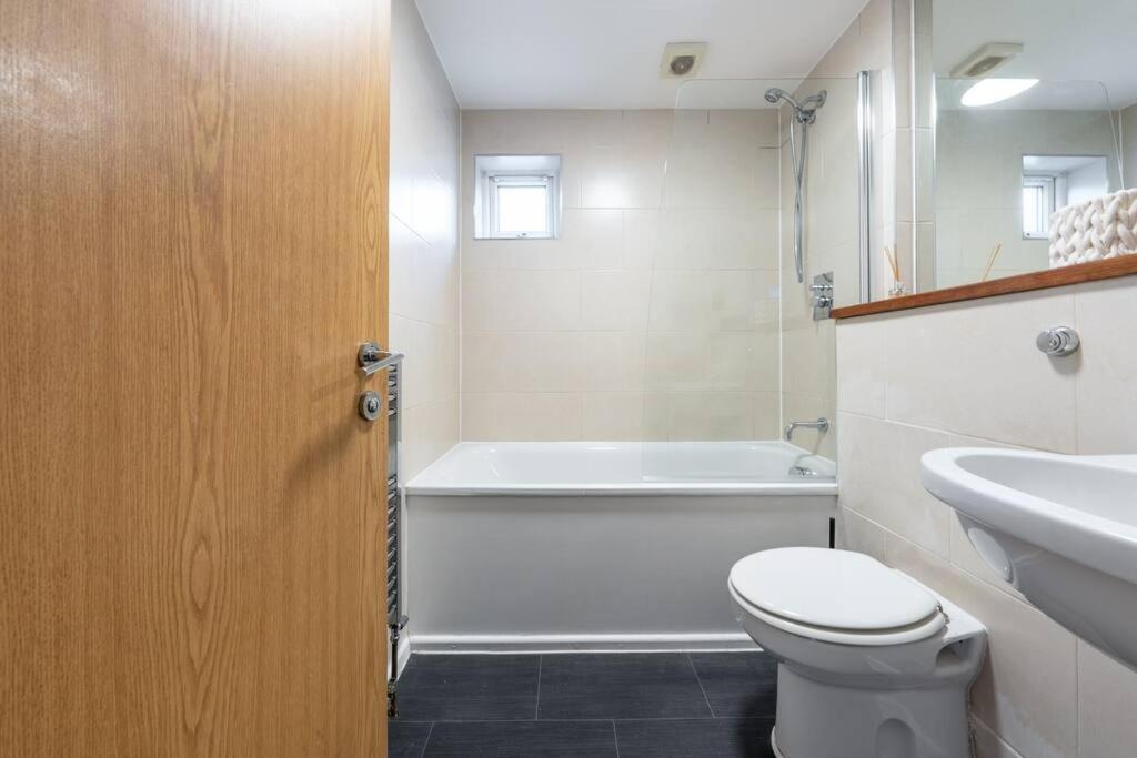 4 Beds - Tooting - 20 Min To - Free Parking * Londres