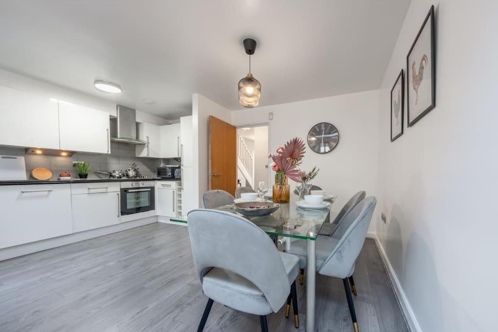 4 Beds - Tooting - 20 Min To - Free Parking Londres