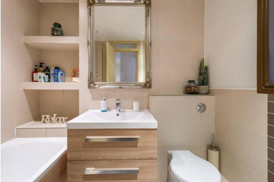 Super Beautiful Three Bedroom Appartement Londen