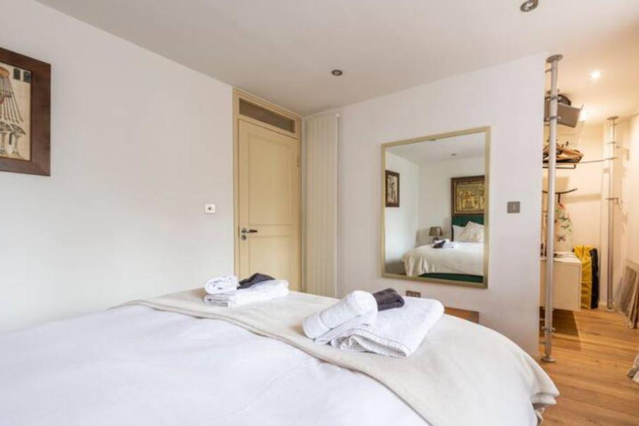 Super Beautiful Three Bedroom Appartement Londen