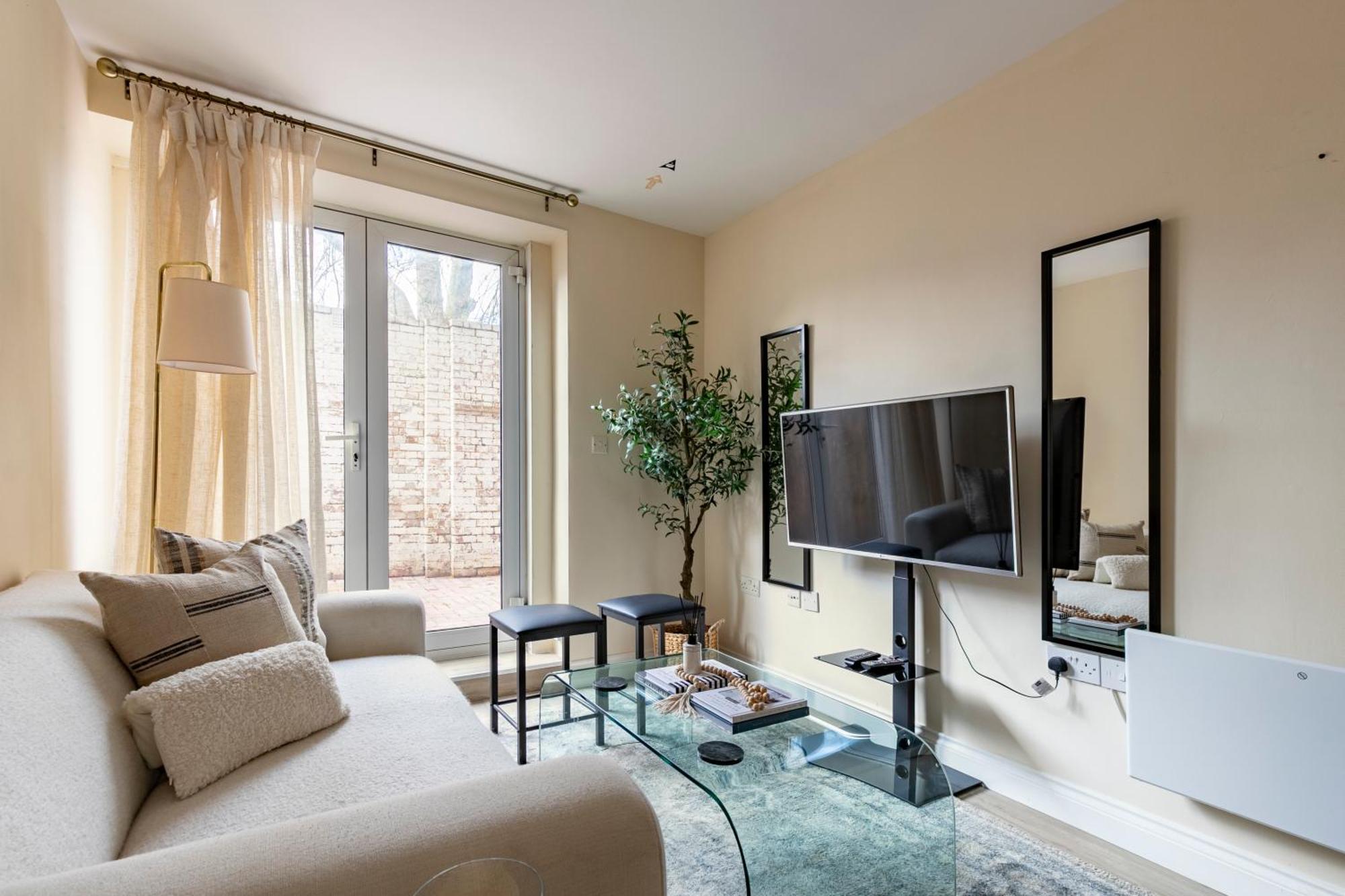 North - One Bed Flat- Entire Unit Londen