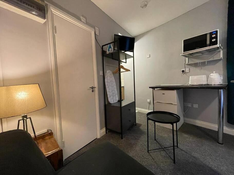 Single Bright Flat In King's Cross Apartment *