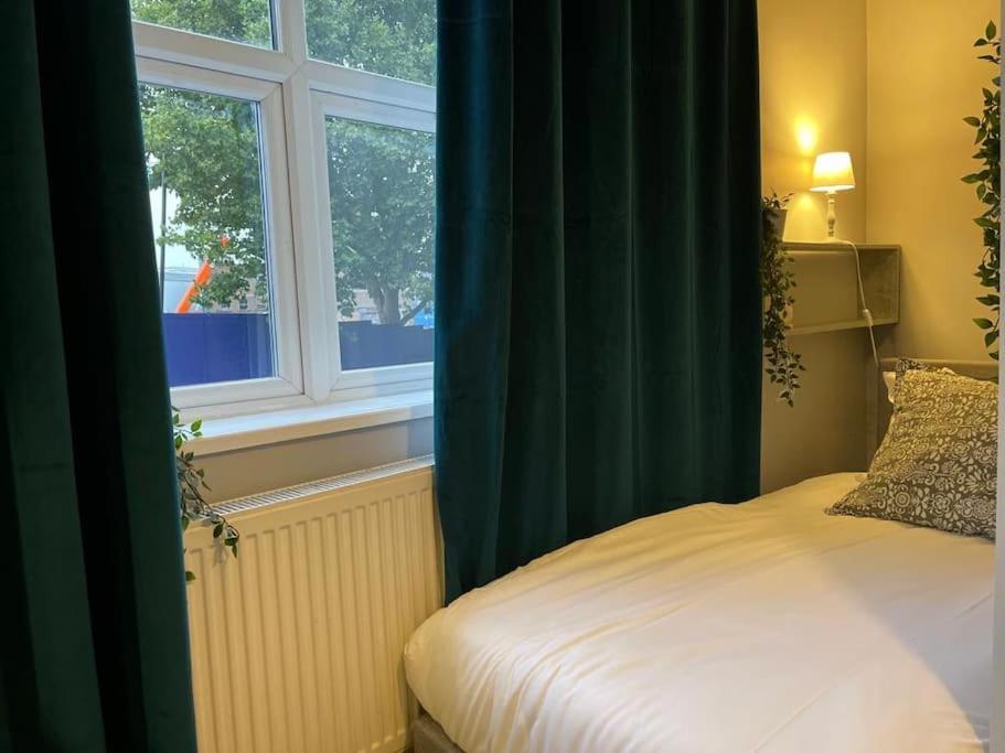 Single Bright Flat In King's Cross