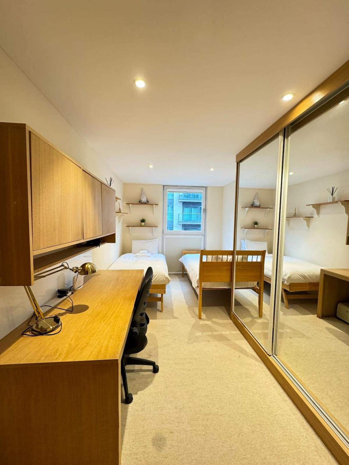 Appartement Contemporary 2bd Flat Wbalcony Canary Wharf! *