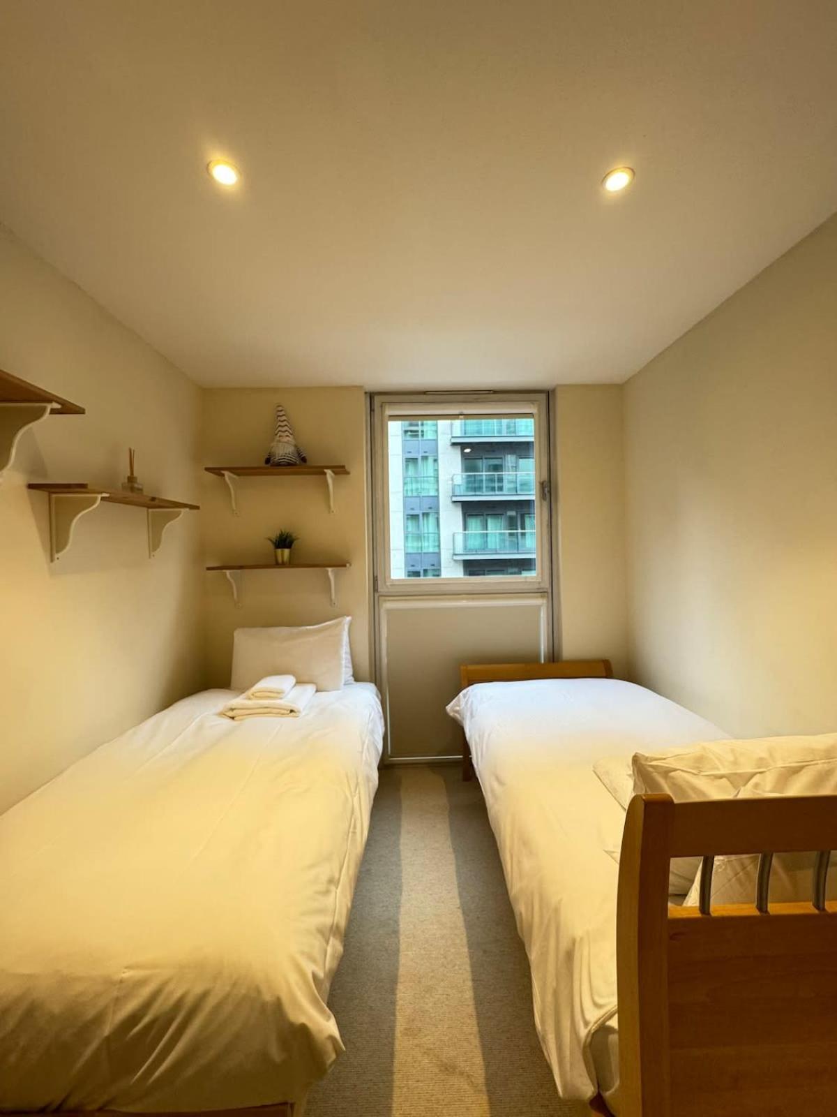 Contemporary 2bd Flat Wbalcony Canary Wharf!