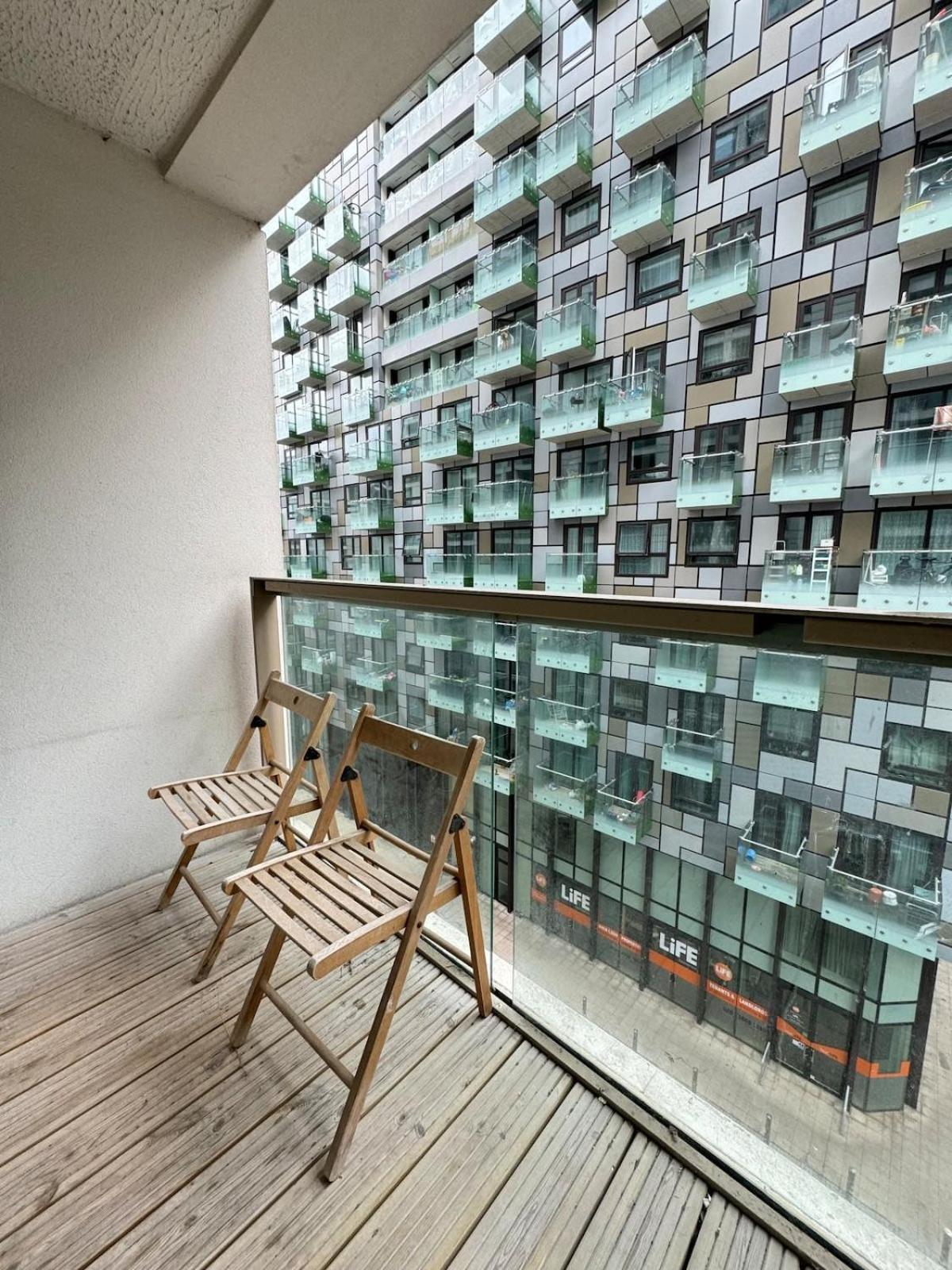 Contemporary 2bd Flat Wbalcony Canary Wharf! * Londres
