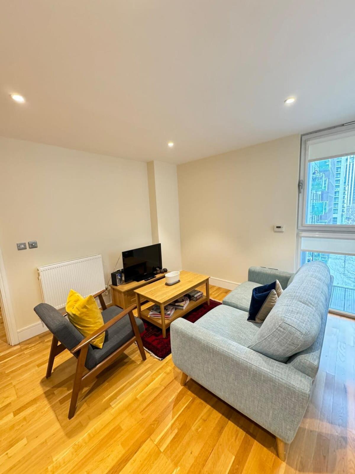 Appartement Contemporary 2bd Flat Wbalcony Canary Wharf! Londres