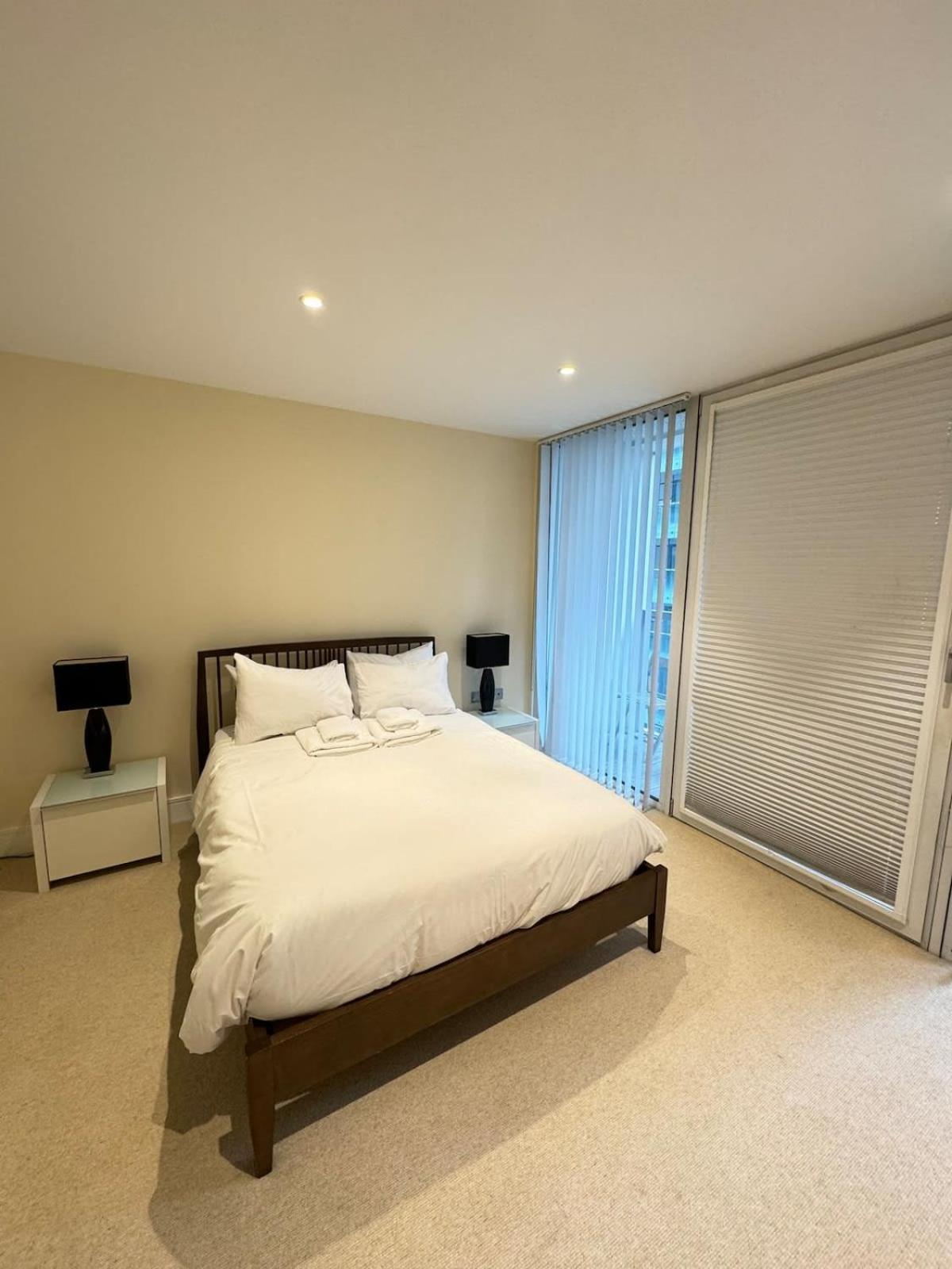 Contemporary 2bd Flat Wbalcony Canary Wharf! Appartement Londres