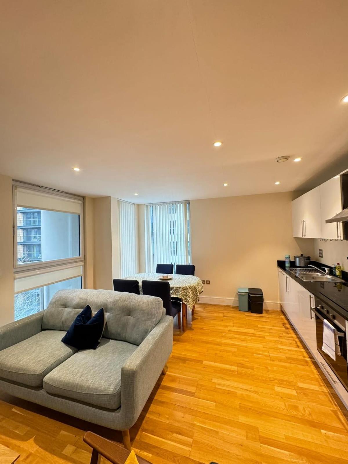Contemporary 2bd Flat Wbalcony Canary Wharf! Appartement *