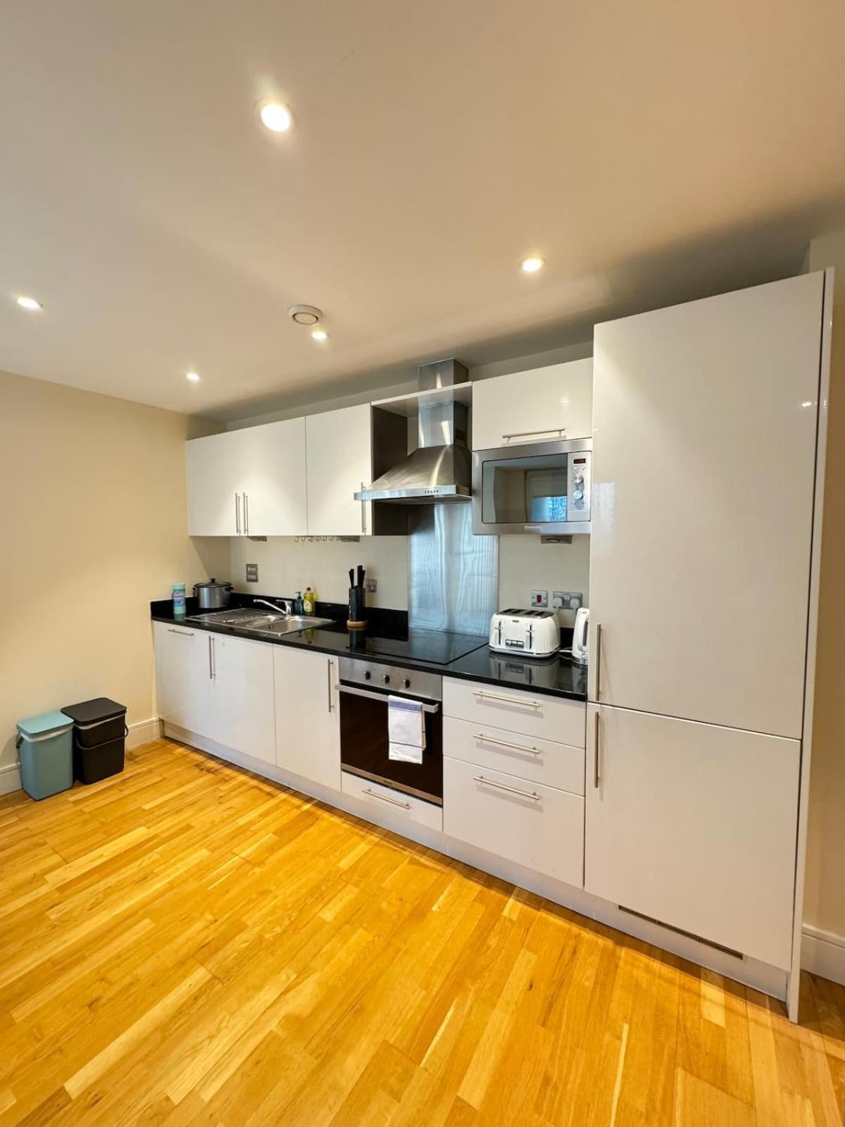 Contemporary 2bd Flat Wbalcony Canary Wharf! * Londres