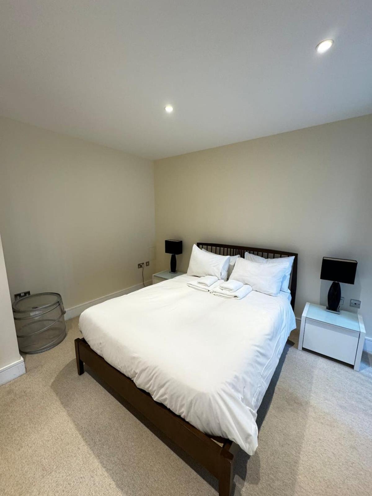 Contemporary 2bd Flat Wbalcony Canary Wharf! Londres