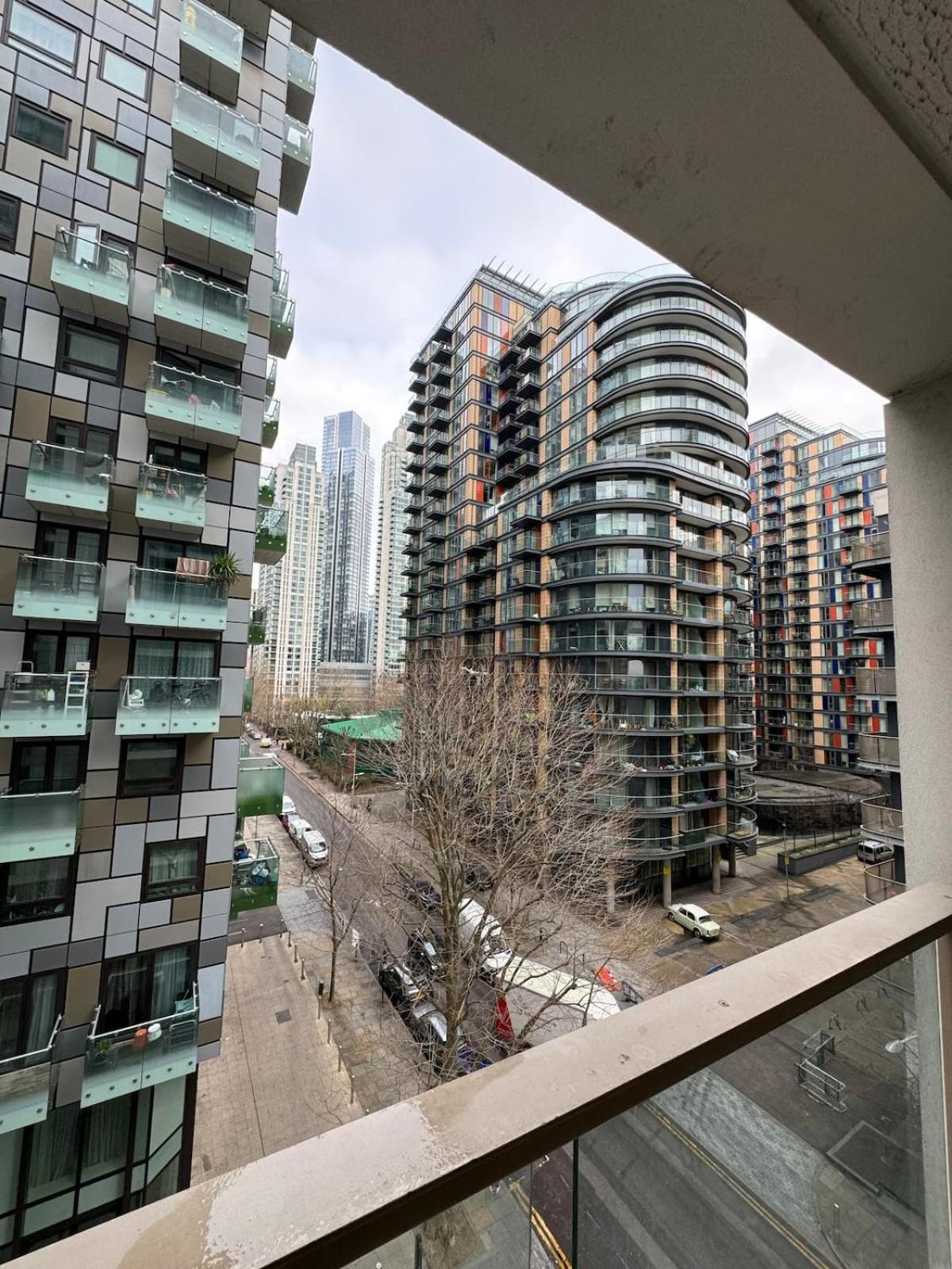 Contemporary 2bd Flat Wbalcony Canary Wharf! Londres