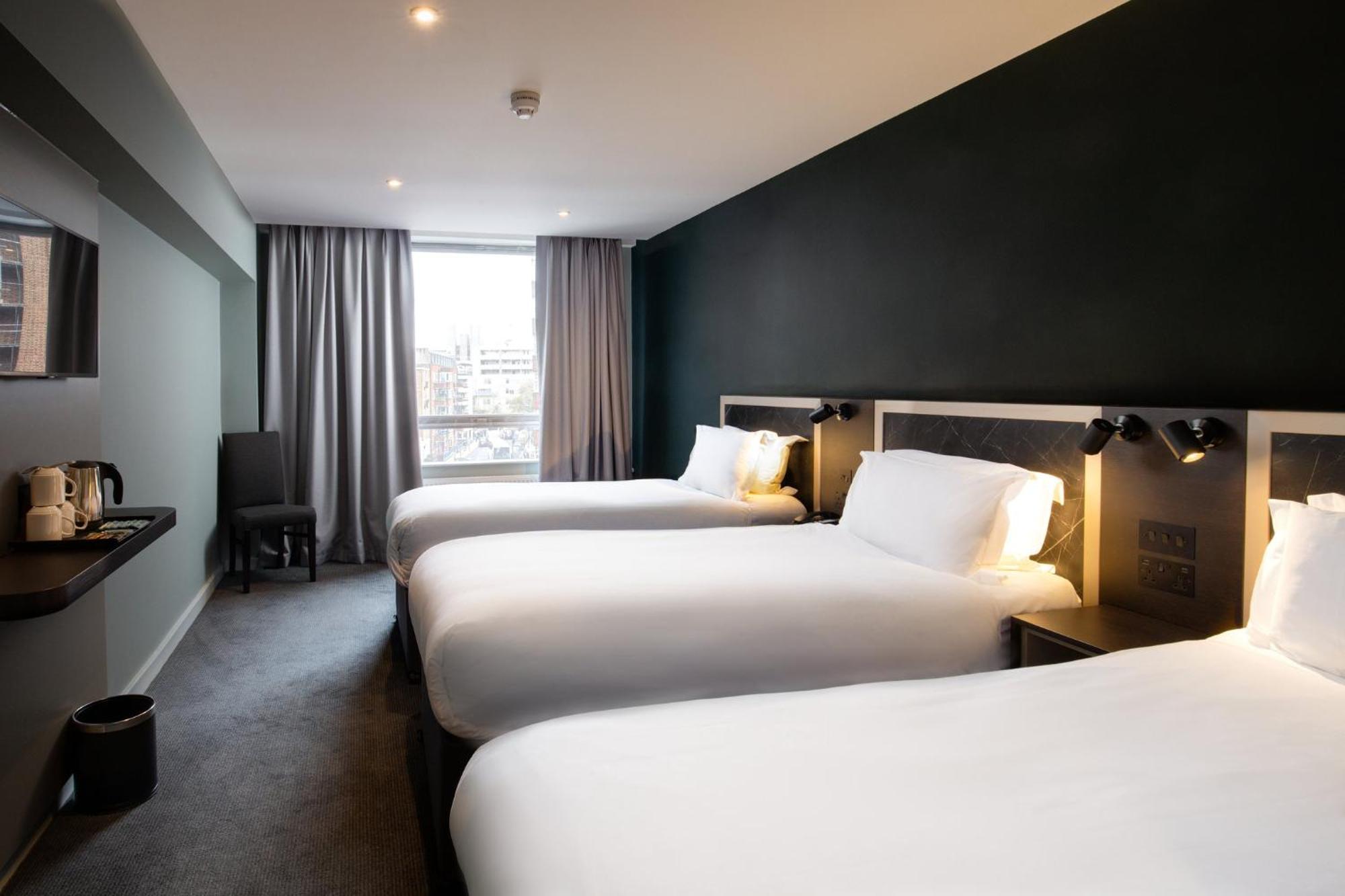 Royal National Hotel 3*