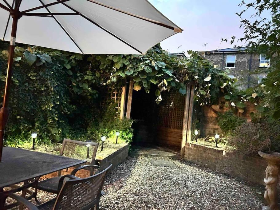 Apartment 2 Bedrooms With Private Garden Walking Distance To Underground Ideal For Families