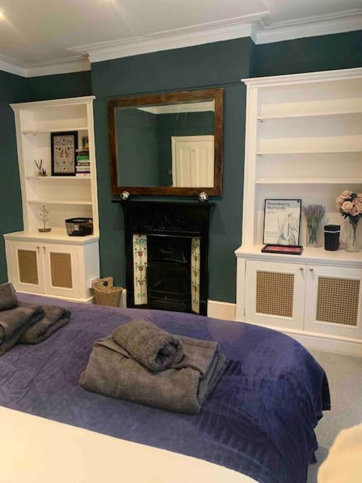 Apartment 2 Bedrooms With Private Garden Walking Distance To Underground Ideal For Families