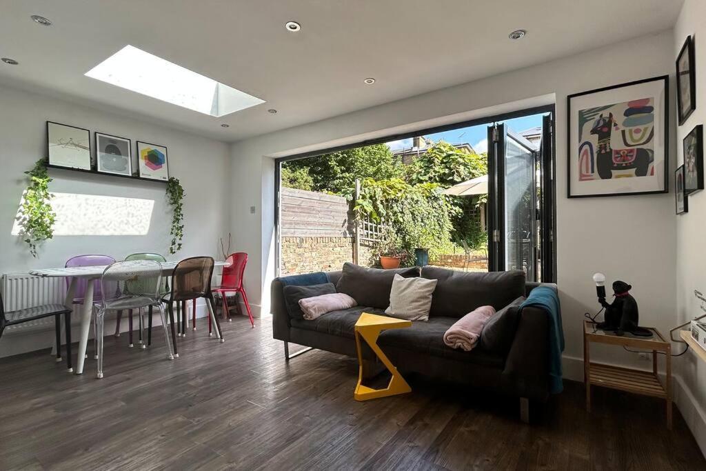 2 Bedrooms With Private Garden Walking Distance To Underground Ideal For Families London