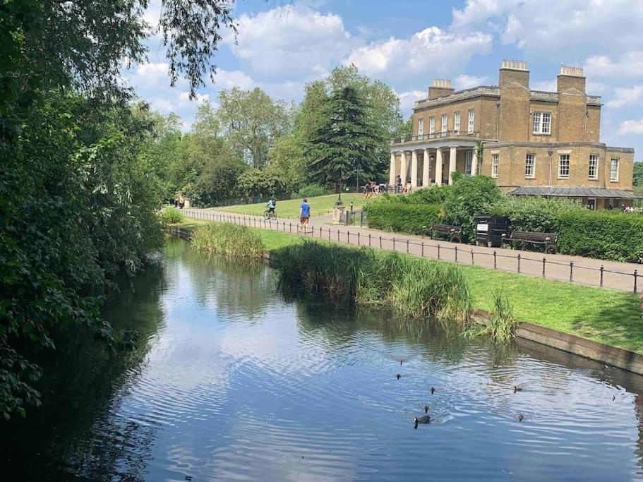 2 Bedrooms With Private Garden Walking Distance To Underground Ideal For Families Apartment London