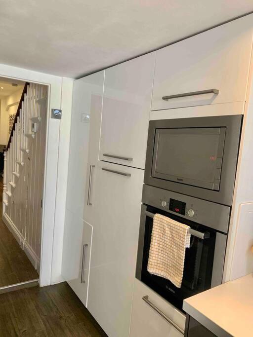 2 Bedrooms With Private Garden Walking Distance To Underground Ideal For Families