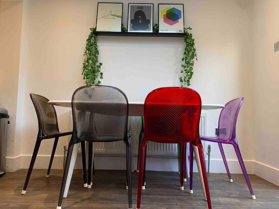 2 Bedrooms With Private Garden Walking Distance To Underground Ideal For Families
