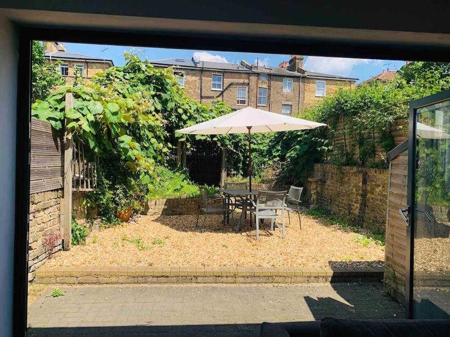2 Bedrooms With Private Garden Walking Distance To Underground Ideal For Families Apartment
