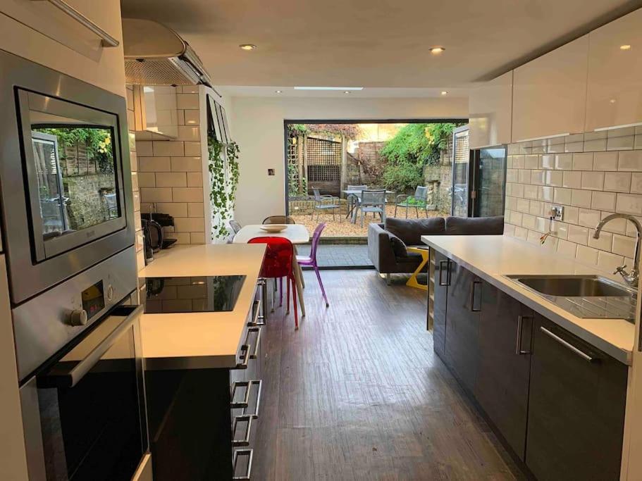 2 Bedrooms With Private Garden Walking Distance To Underground Ideal For Families Apartment London