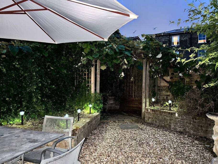 Apartment 2 Bedrooms With Private Garden Walking Distance To Underground Ideal For Families London