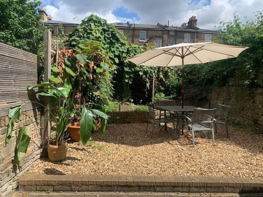 2 Bedrooms With Private Garden Walking Distance To Underground Ideal For Families London