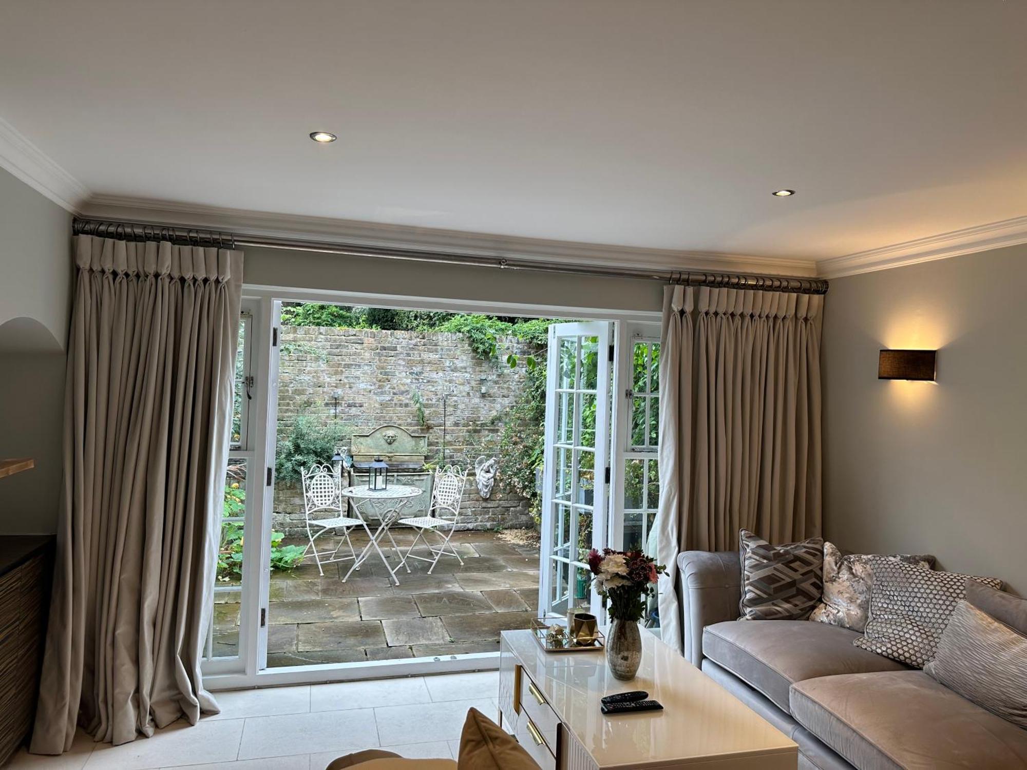 Fairytale Belgravia House - 2 Beds 2 Baths 4 People Londen