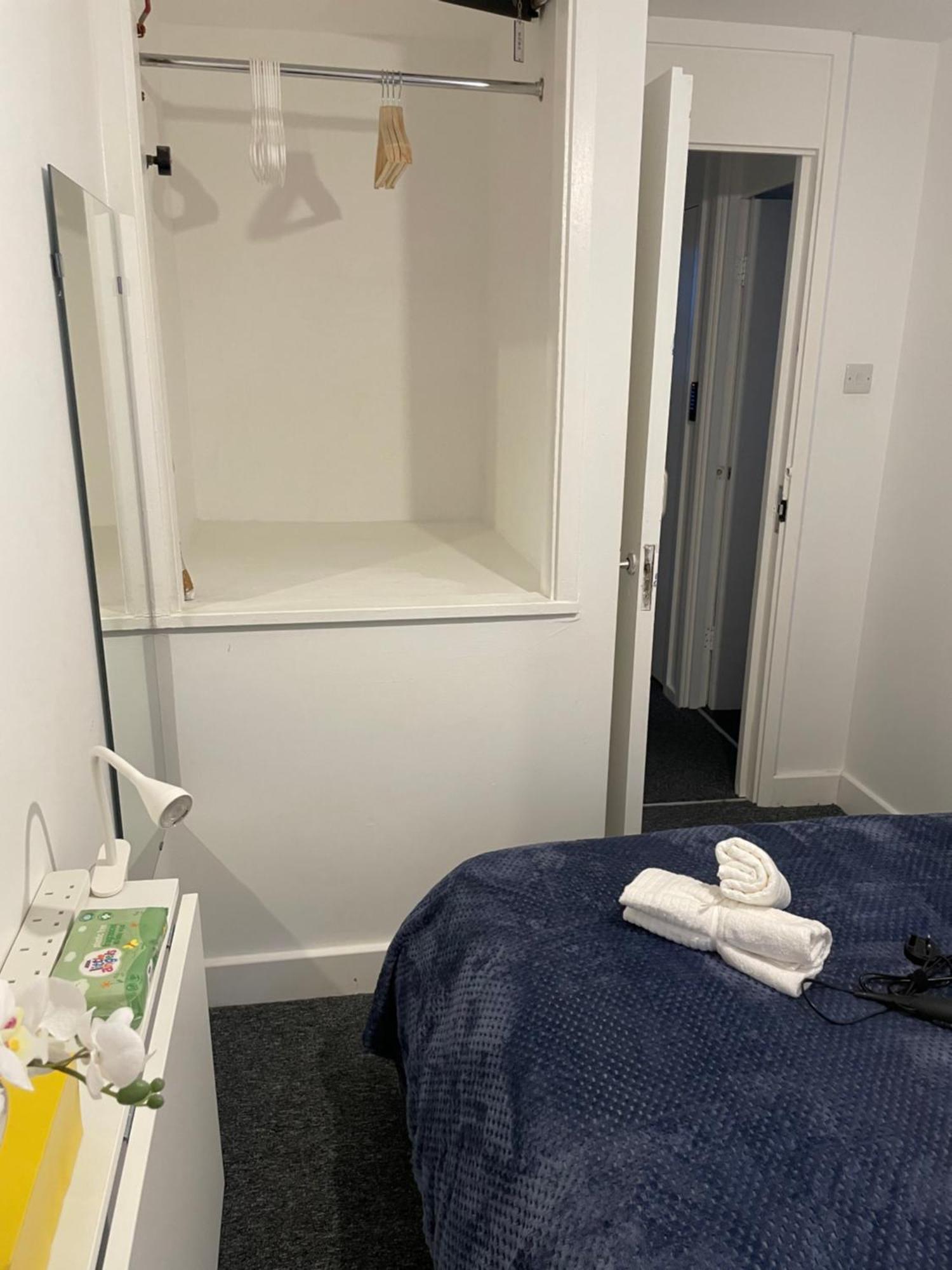 Lovely Double In Euston & Square In Homestay