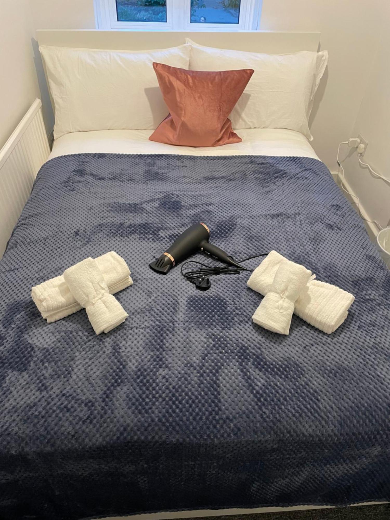 Lovely Double In Euston & Square In *