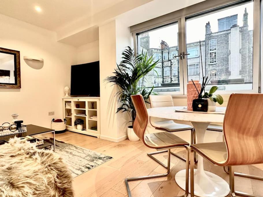 Apartment Modern 2 Bedroom In Central