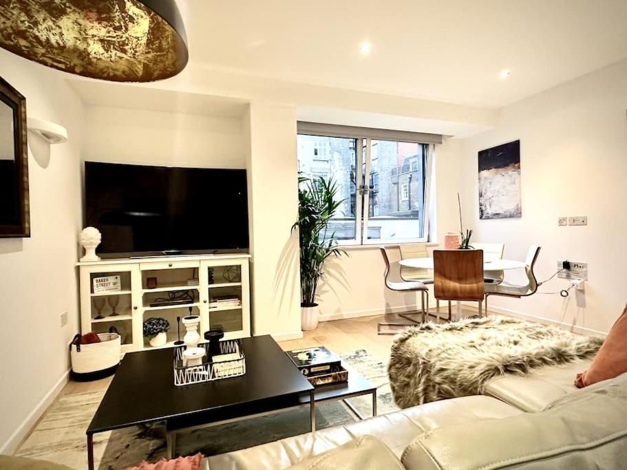 Apartment Modern 2 Bedroom In Central *