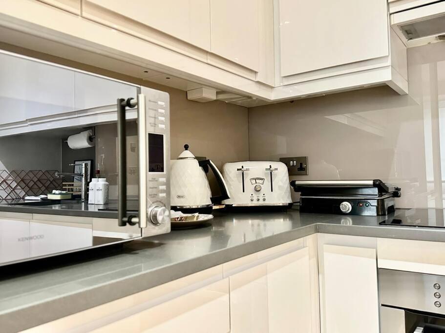 Modern 2 Bedroom In Central Apartment London