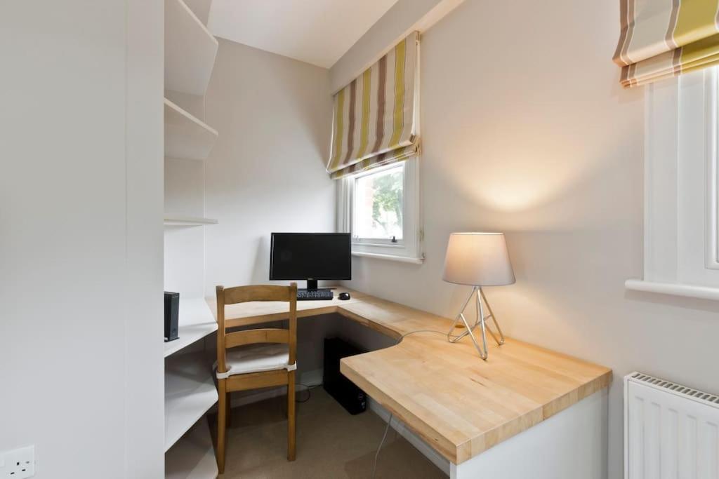 Modern Town House In Barnes, West Holiday home
