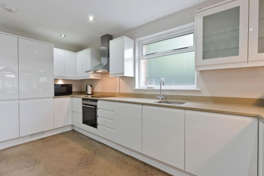Modern Town House In Barnes, West Holiday home *