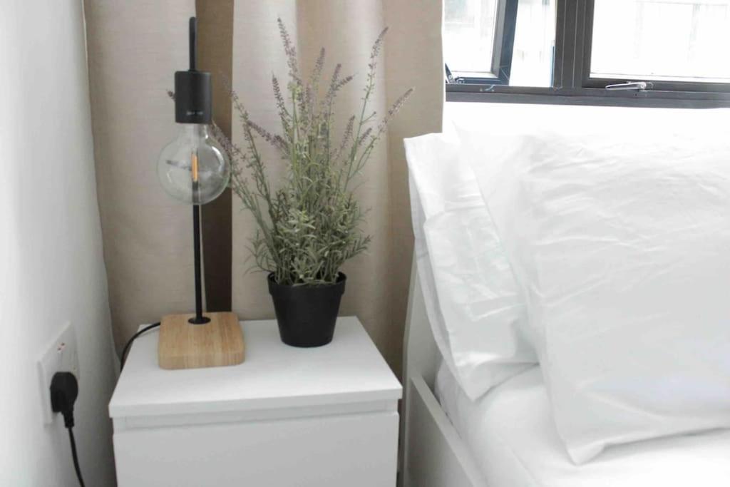 6 Bedroom In A 3 Building Complex, Great For Large Group Bookings, Location * Londen