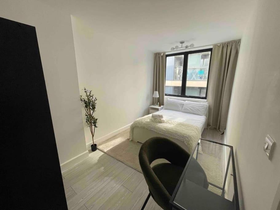 6 Bedroom In A 3 Building Complex, Great For Large Group Bookings, Location Appartement Londen