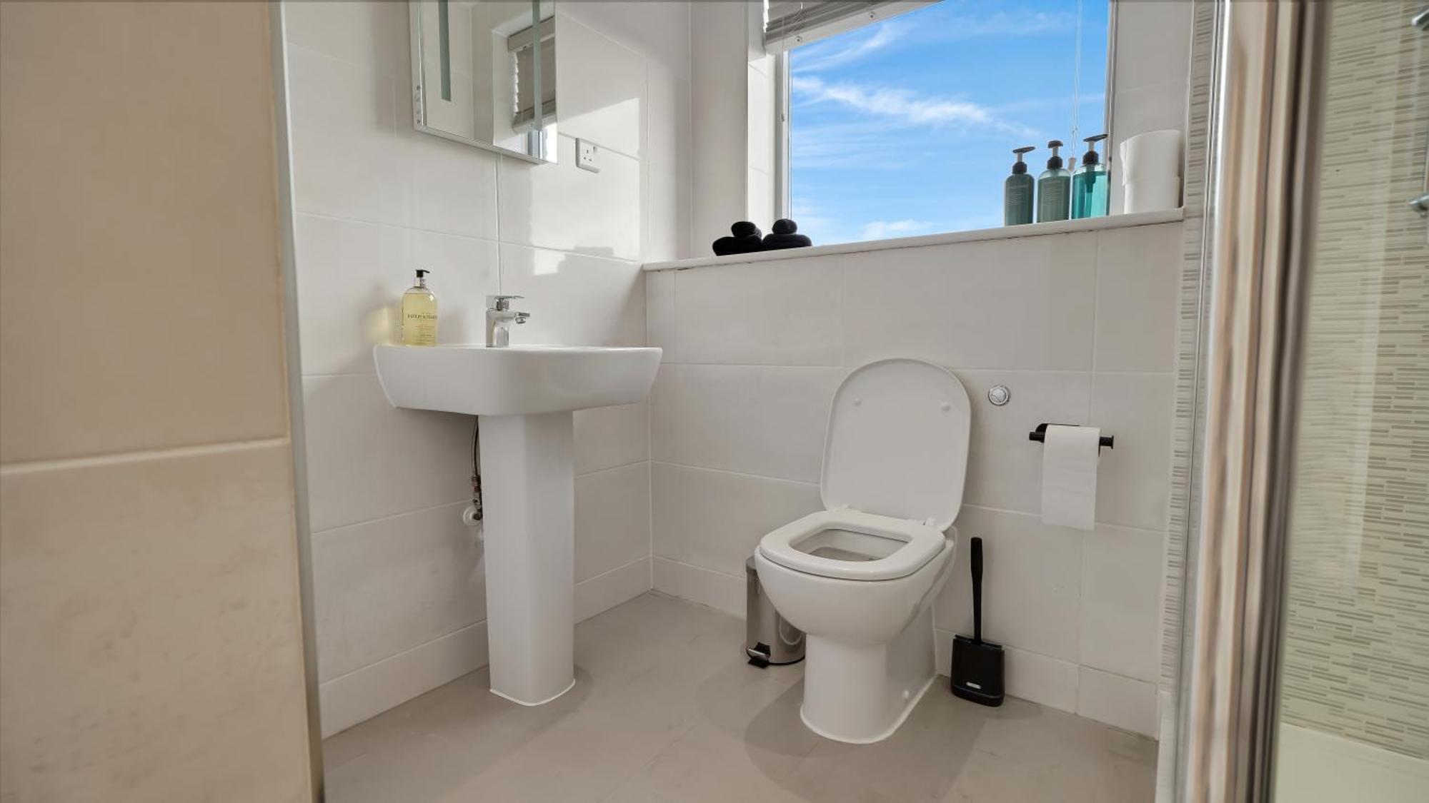 Modern And Spacious Penthouse In Putney With Free Parking Apartment *