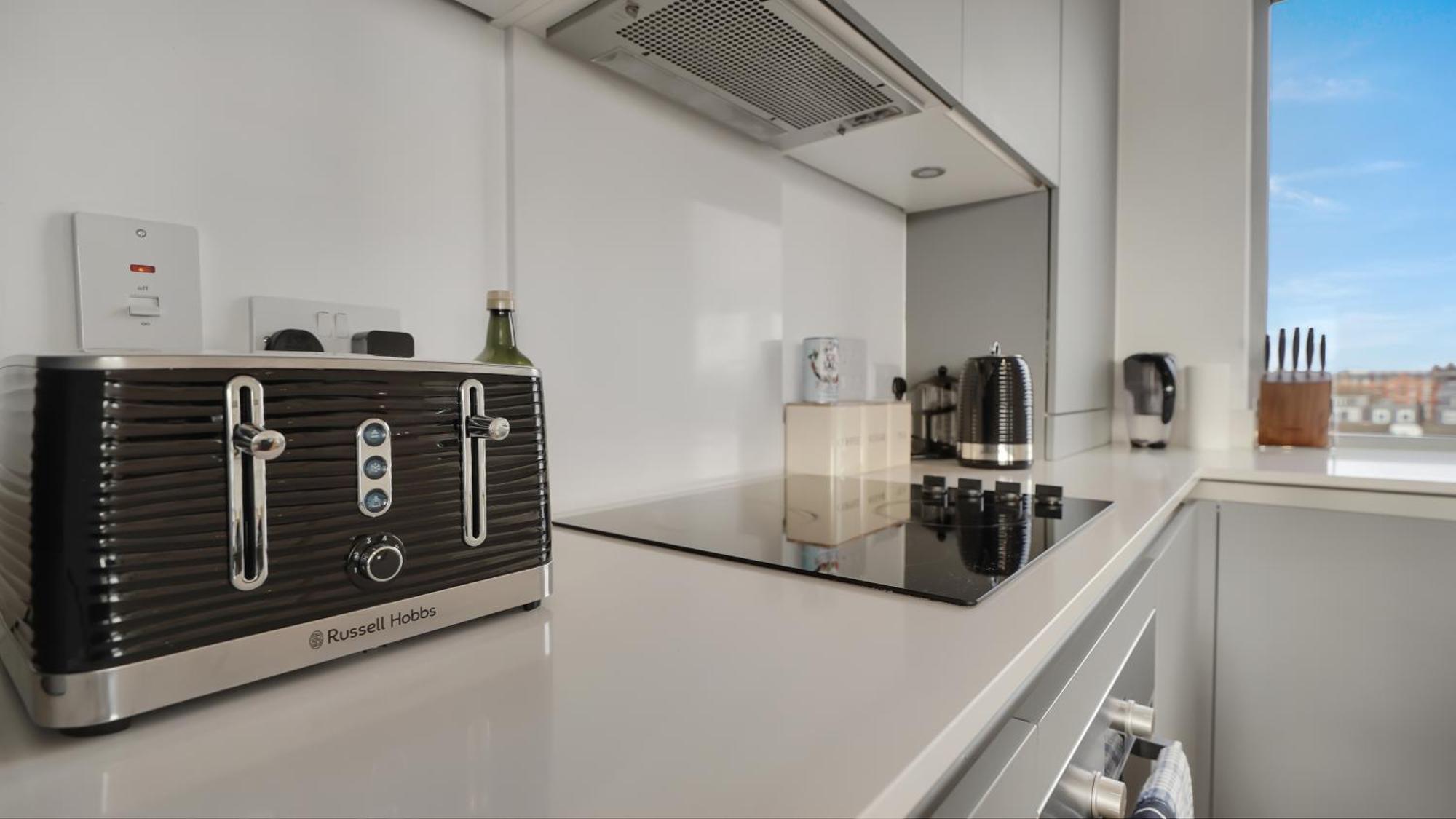 Modern And Spacious Penthouse In Putney With Free Parking Apartment London