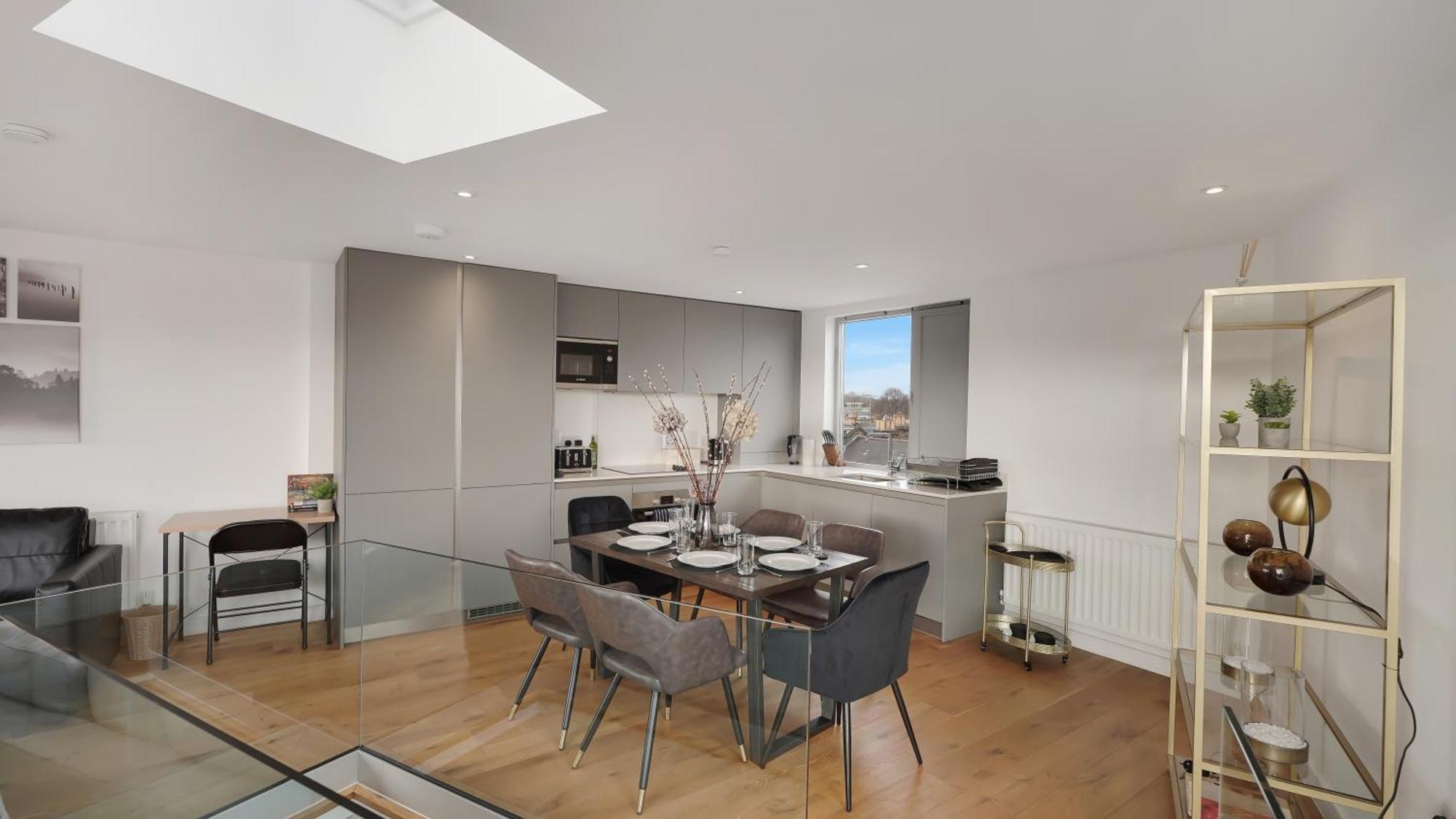 Modern And Spacious Penthouse In Putney With Free Parking Apartment London