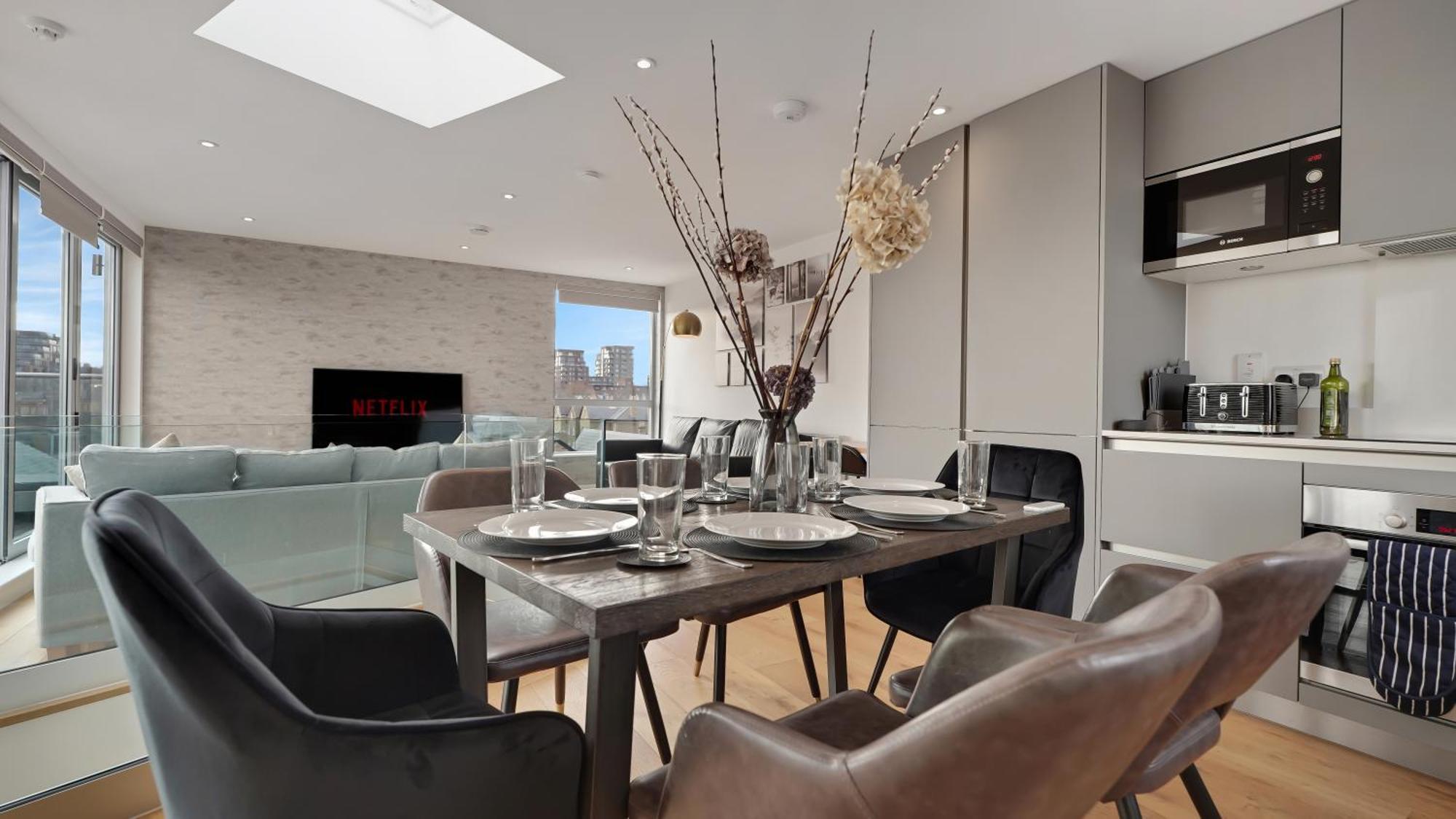 Modern And Spacious Penthouse In Putney With Free Parking Apartment