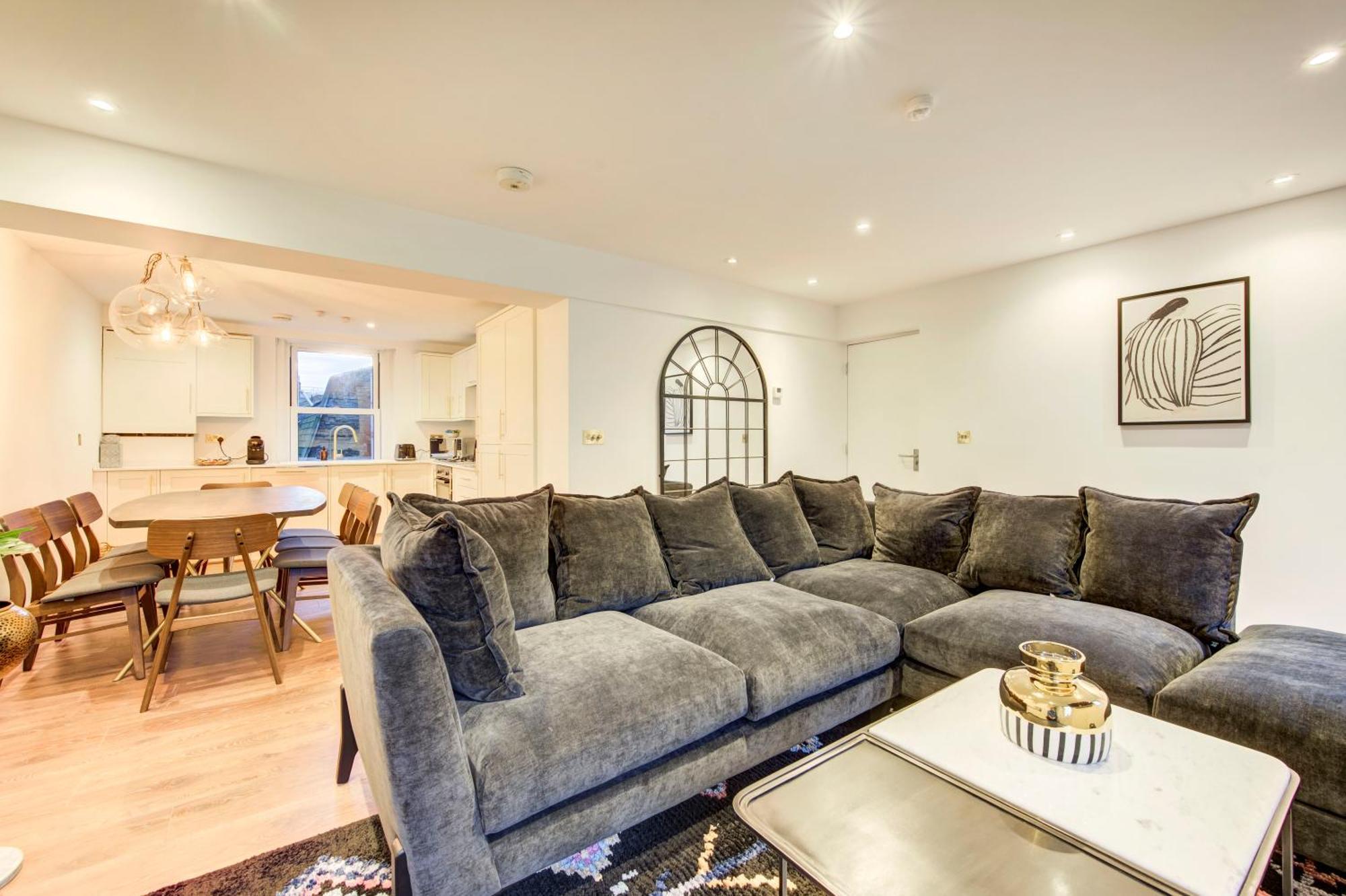 Prime Location Marylebone 4 Bed Designer Flat * London