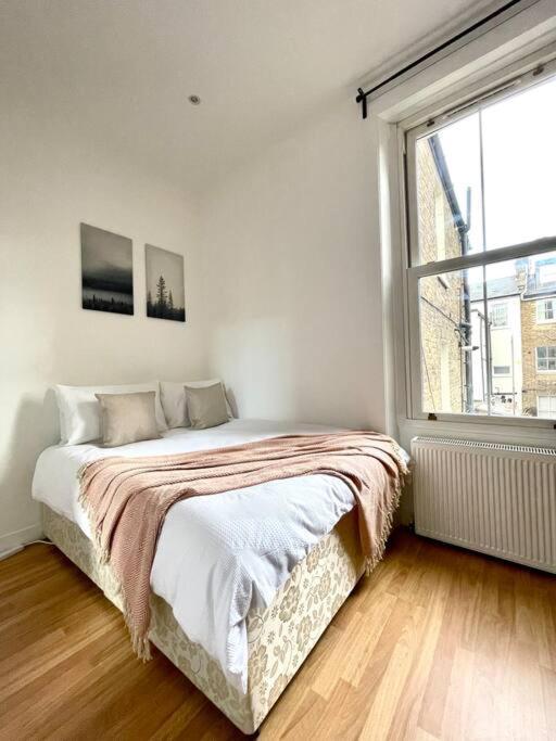 Appartement A Charming One Double Bedroom Flat Londen
