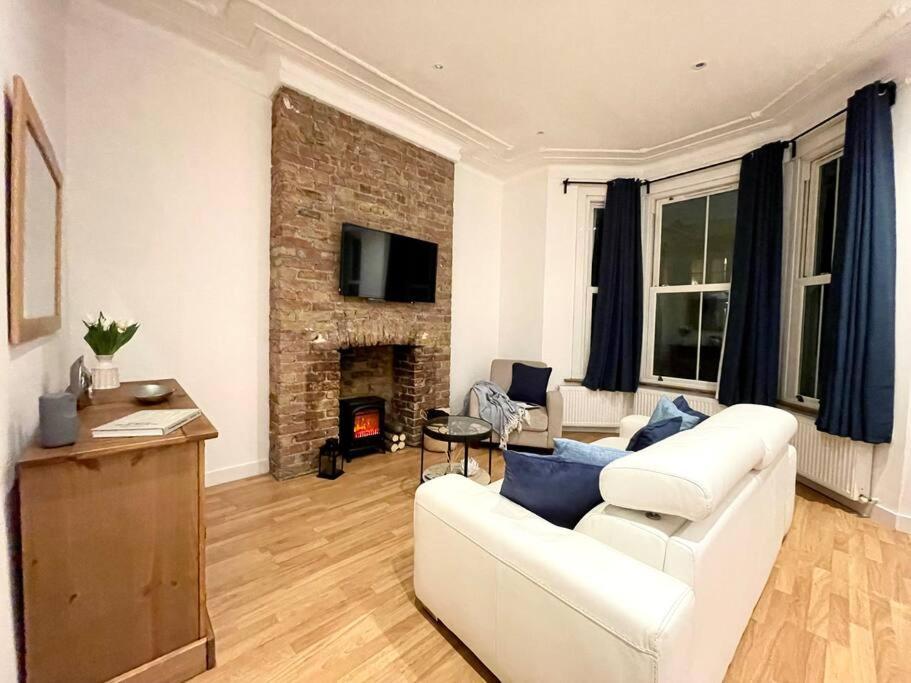 A Charming One Double Bedroom Flat Appartement *