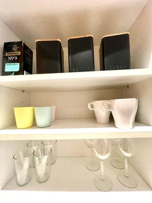Appartement A Charming One Double Bedroom Flat Londen