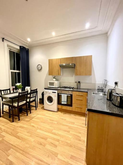A Charming One Double Bedroom Flat Londres