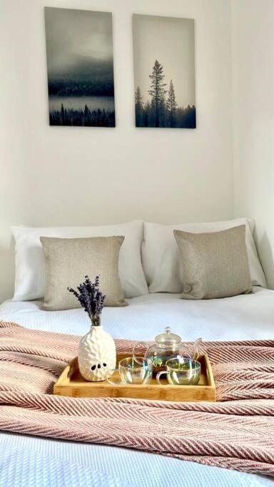 Appartement A Charming One Double Bedroom Flat *