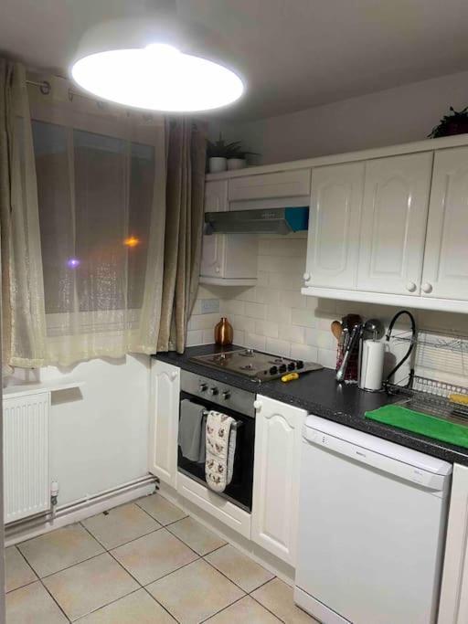2/4people Archway/holloway London
