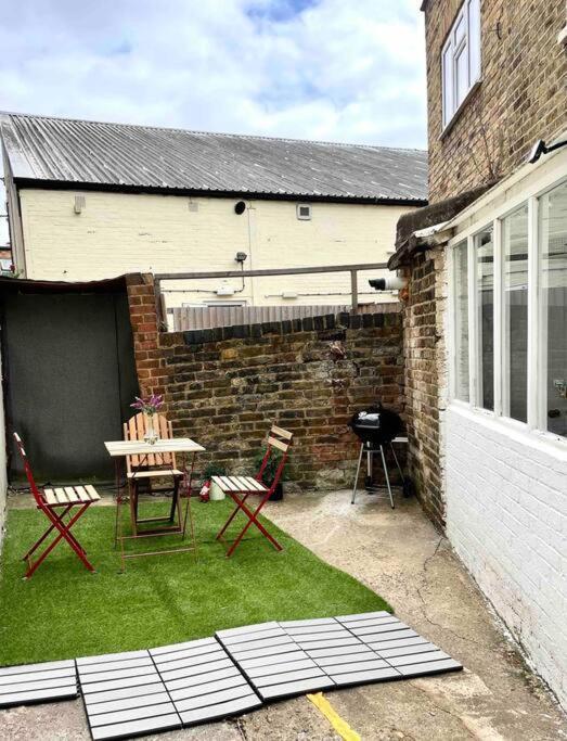 Appartement A Ground Floor Flat With Garden Londres