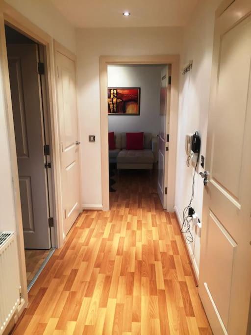1 Bedroom Flat Near Excel, O2, Canary Wharf - * London